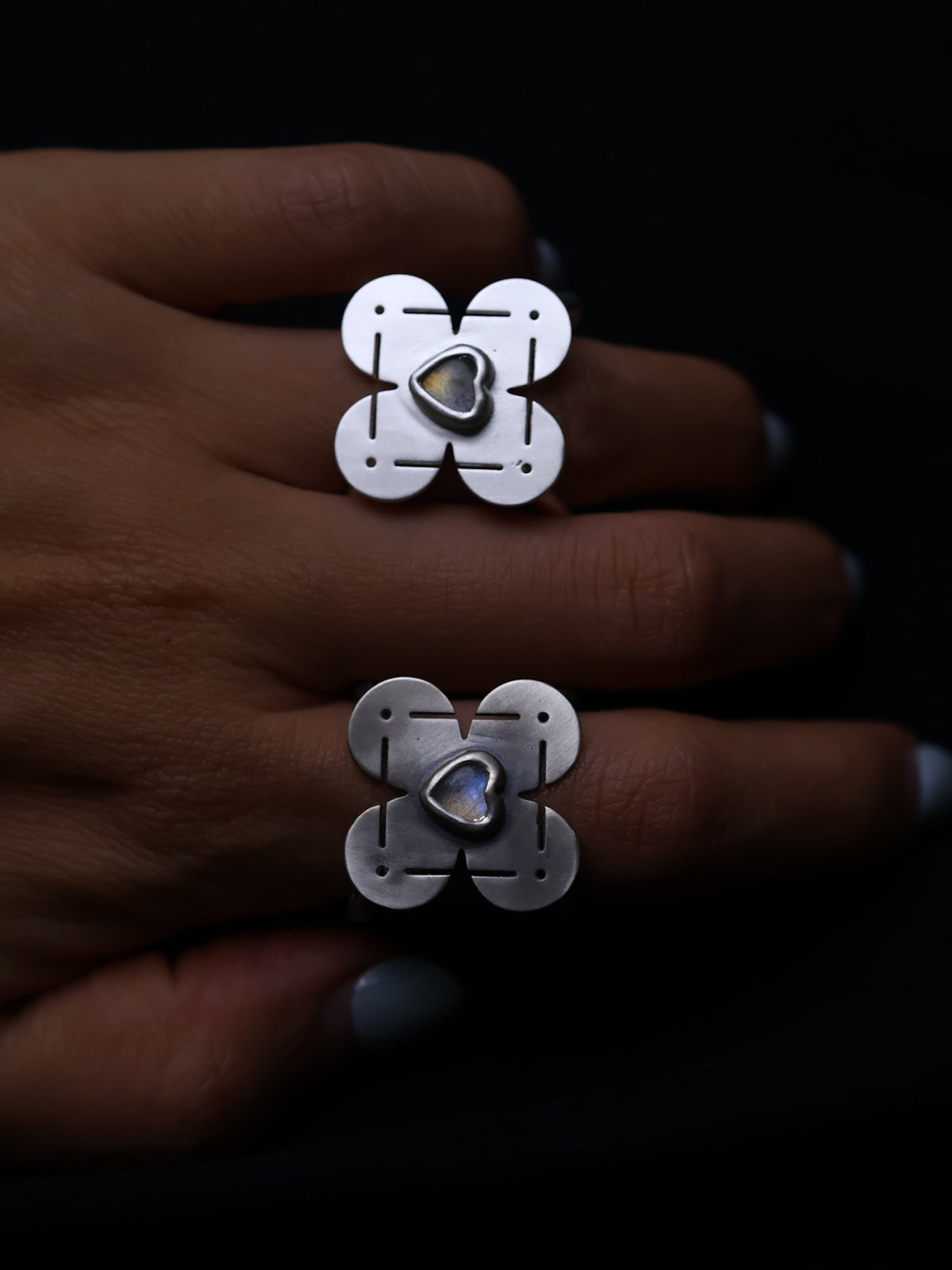 LARGE FLOWER-OPEN RING