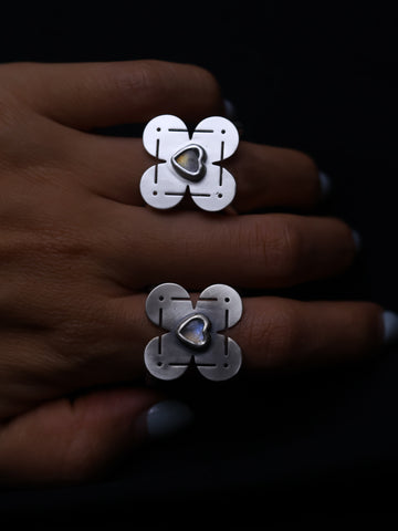 LARGE FLOWER-OPEN RING