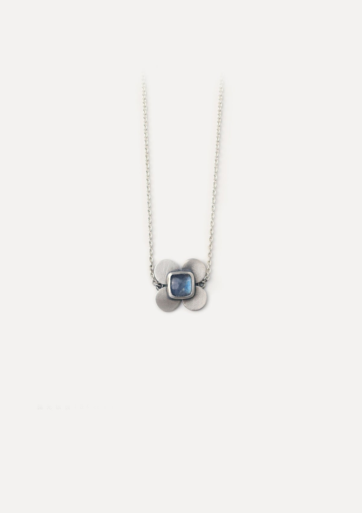 TINY FLOWER NECKLACE