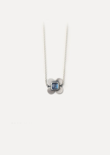 TINY FLOWER NECKLACE