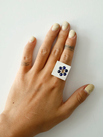 Cheeky Flower Ring